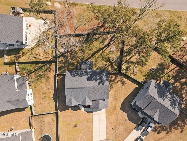 Building Photo - 615 Overland Ct