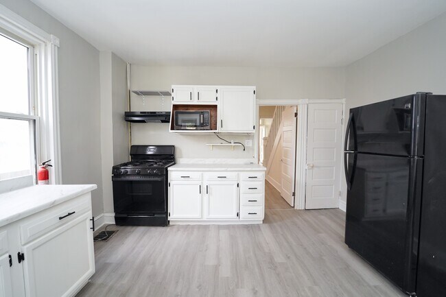 Building Photo - 407 S Claymont St