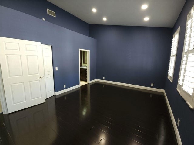 Building Photo - 5770 Coach House Cir