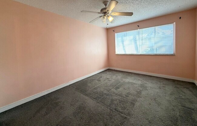 Building Photo - 9977 Westview Dr