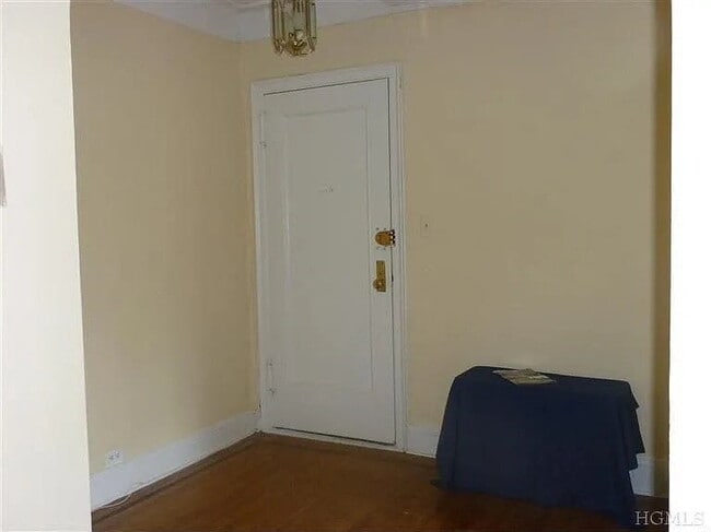 Building Photo - 100 Pelham Rd