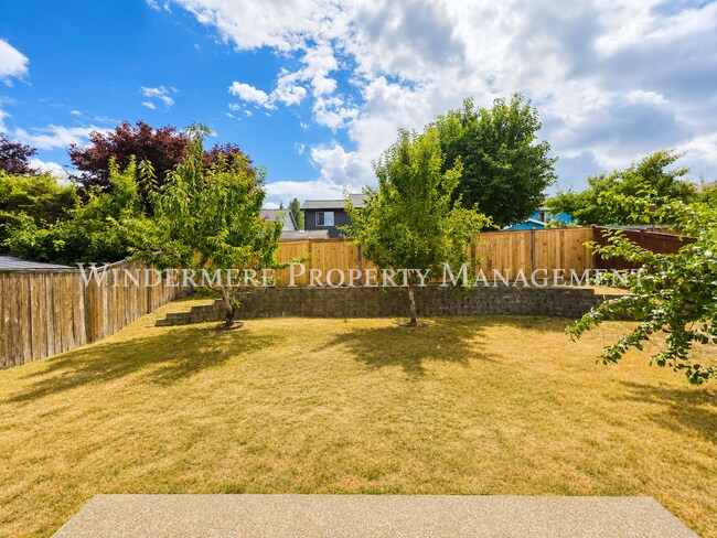 Building Photo - Bright and Spacious 4 Bedroom in Convenient CK location with fenced backyard and 3 car garage