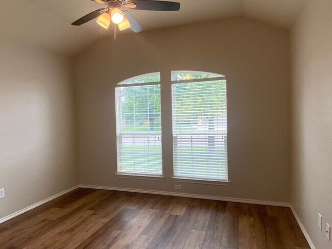 Building Photo - 3 BEDROOM, BELTON ISD