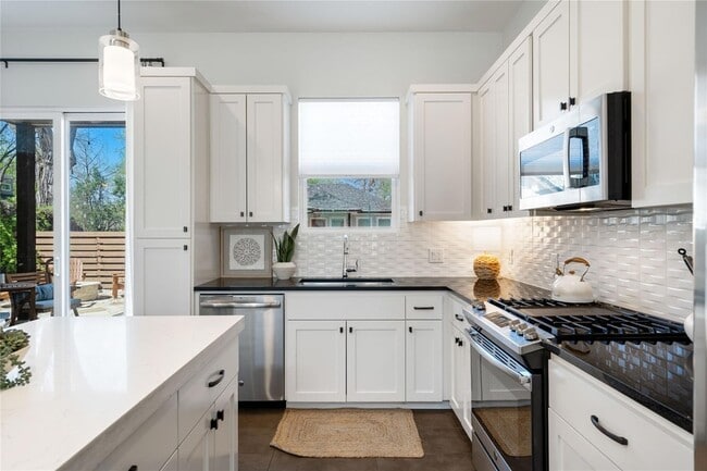 Building Photo - 1126 Linden St