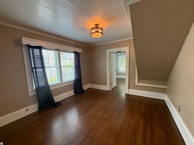 Building Photo - Gorgeous 4 Bed, 3 Bath Haymount Home
