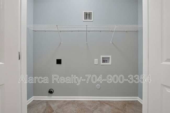Building Photo - 2041 White Cedar Ln