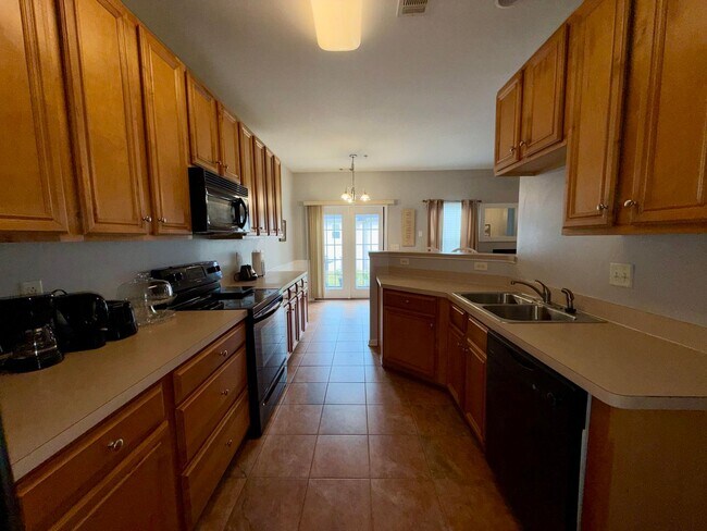 Building Photo - Wow! Check out this charming 3 bedroom 2.5 bathroom townhome in Newnan!