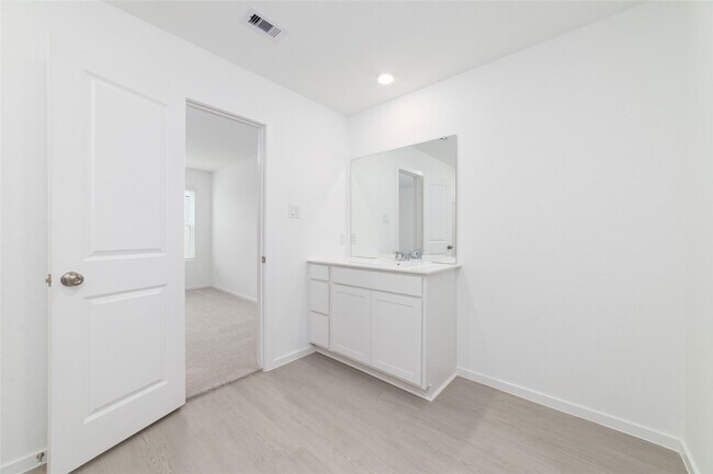 Building Photo - 6330 Breakaway Grv Dr