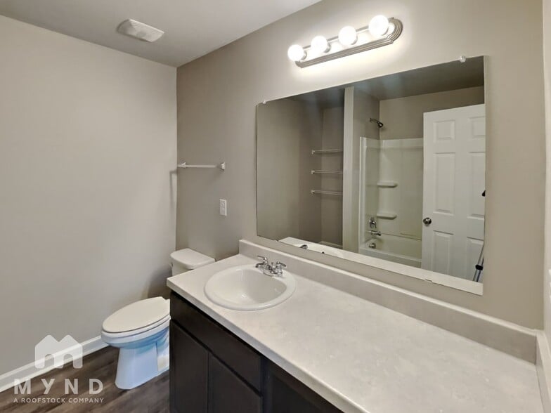 Building Photo - 245 Americana Dr