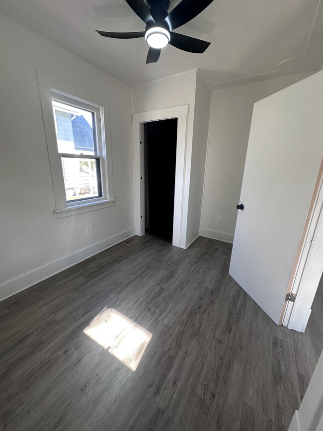 Building Photo - 223 E 27th St