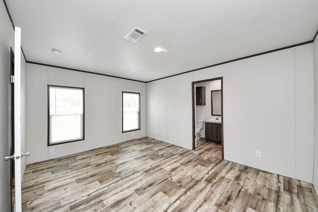 Building Photo - 1556 Brown Rd