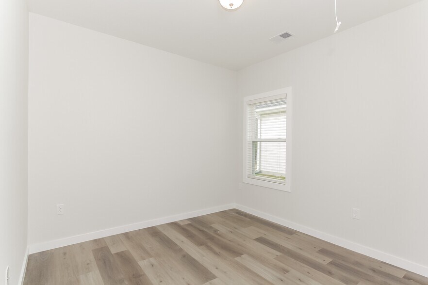 Building Photo - 5507 Laborde Ave