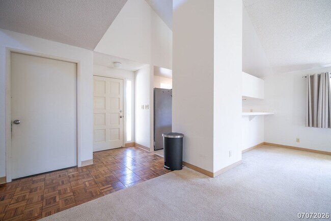 Building Photo - Spacious 3 Bed 2Bath SFM Pets Negotiable- WEST LOCH ESTATES - $3950/month