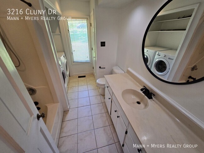 Building Photo - 3216 Cluny Dr