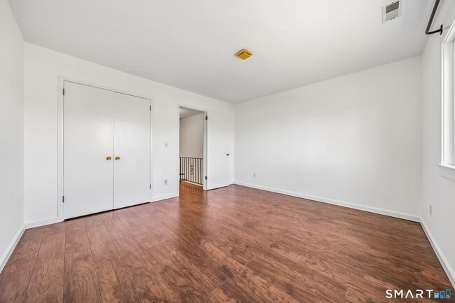 Building Photo - 14 Ferris Ave