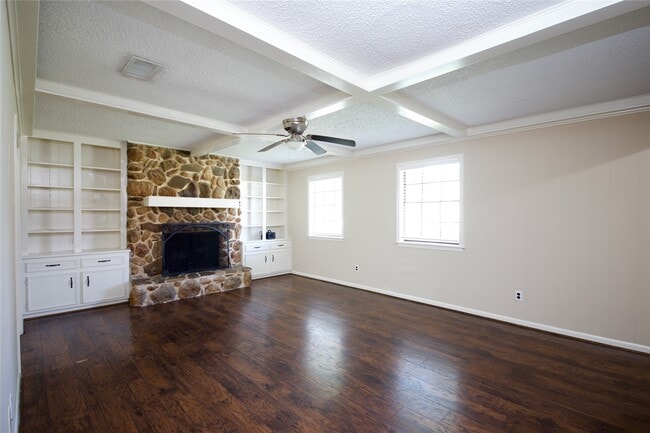 Building Photo - 2109 Riverside Dr