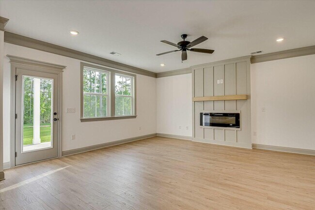 Building Photo - 2021 Warbler Dr