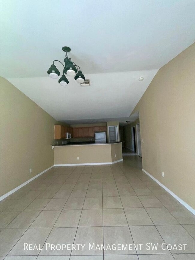 Building Photo - 726 Harold Ave S