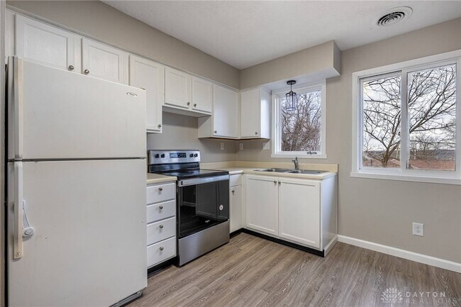 Building Photo - 160 N 4th St