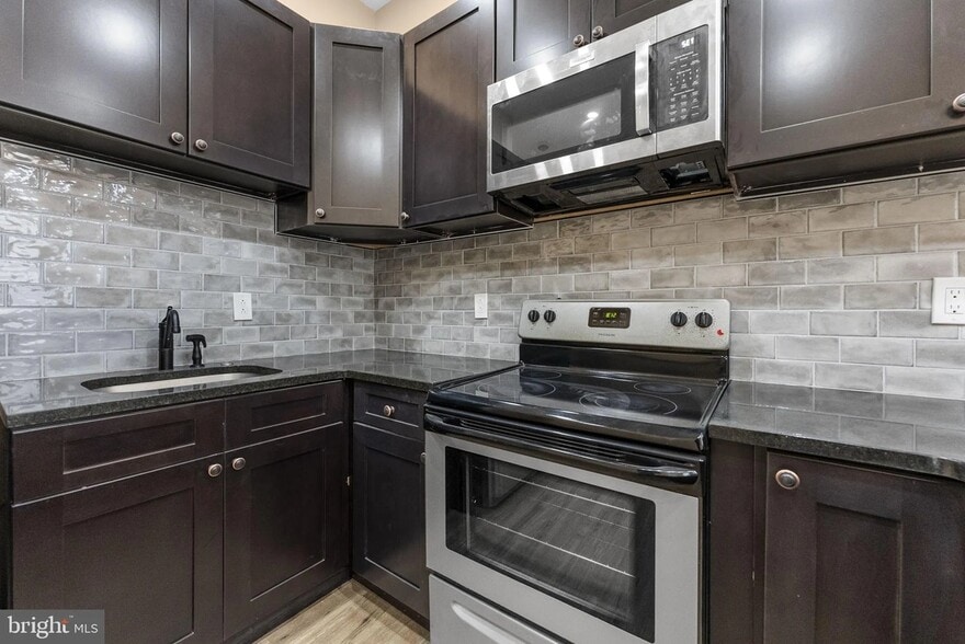 modern, contemporary and functional - 2214 N Delhi St