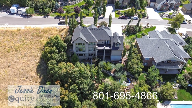 Building Photo - 567 E Greystone Dr