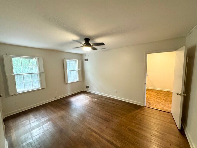 Building Photo - 115 Mary Ann Dr