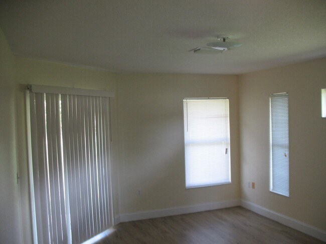 Building Photo - 8055 SW 134 Loop