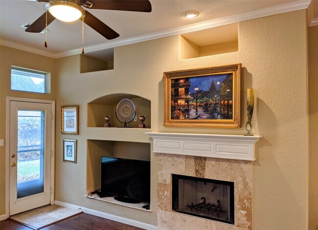 Building Photo - 10114 Crescent Bluff Ln