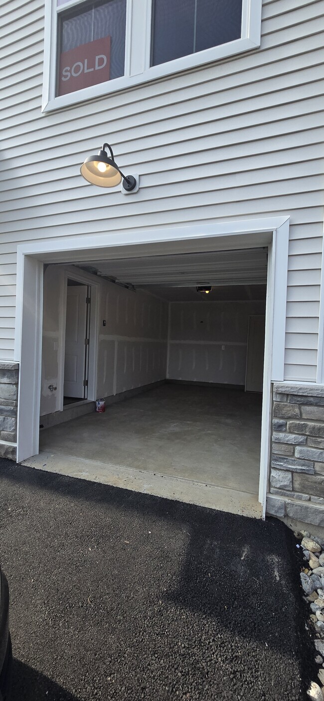 Building Photo - 268 Talucci Dr