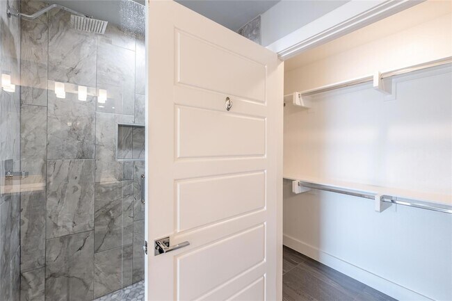 Building Photo - 1417 Kramer Ln