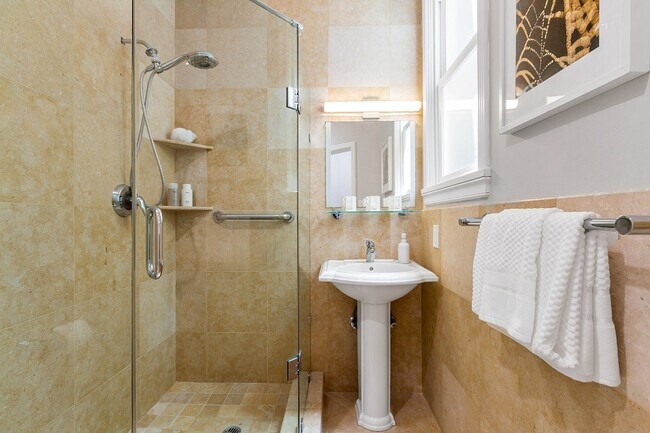 Building Photo - 228 Mallorca Way