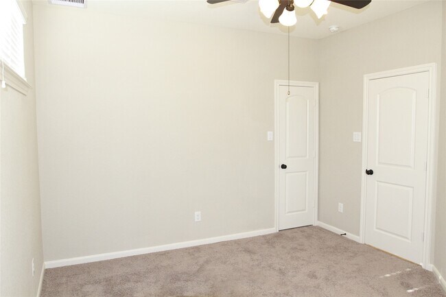 Building Photo - 12102 La Strada St