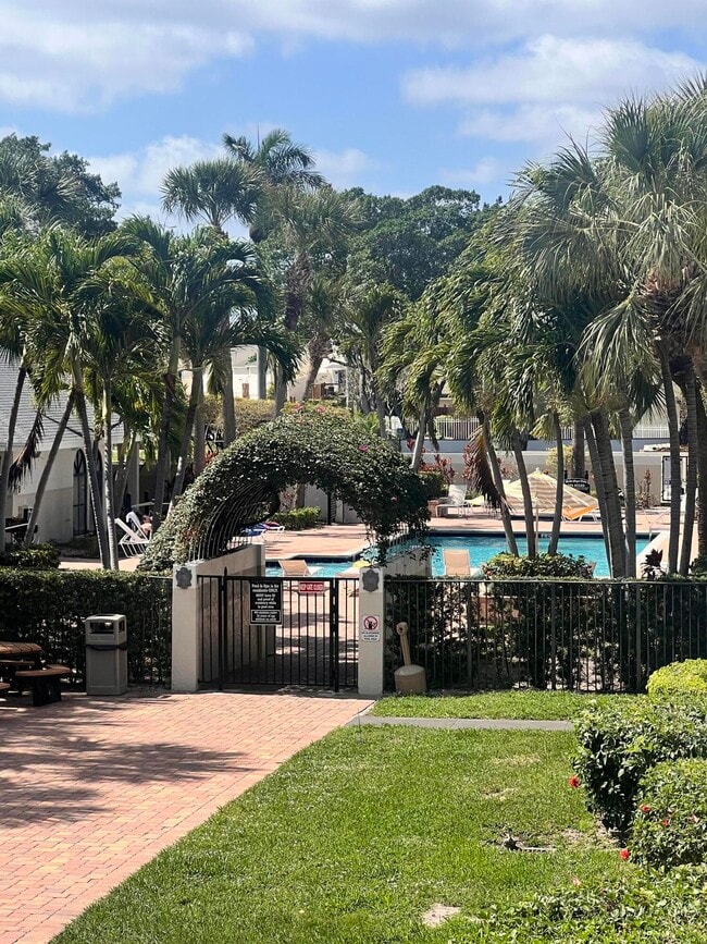 Building Photo - 706 Executive Center Dr