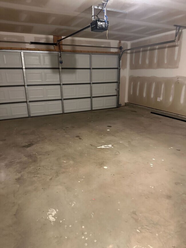 Building Photo - Stylish 4BR/2BA Home with Garage & Privacy...