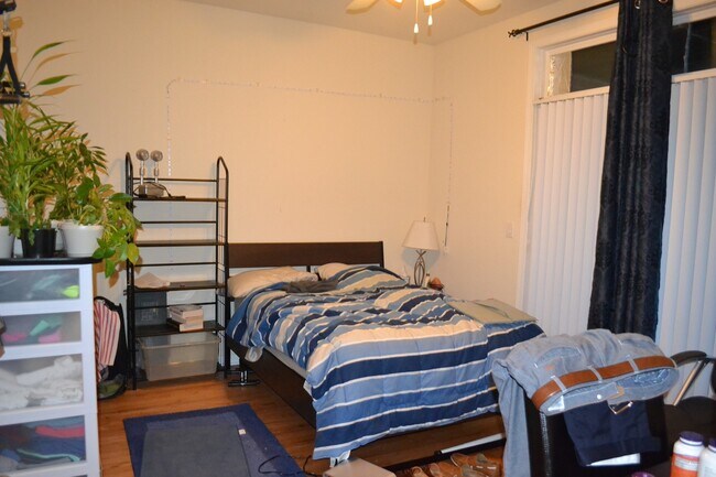 Building Photo - 3541 S Hamilton Ave