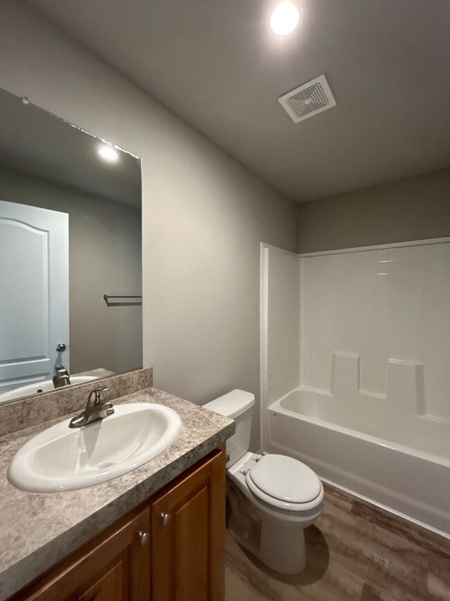 Building Photo - 223 SE 8th St