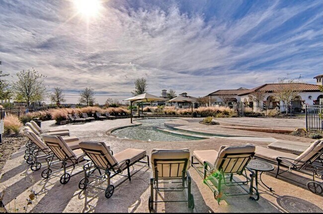 Building Photo - 3927 Cascade Sky Dr