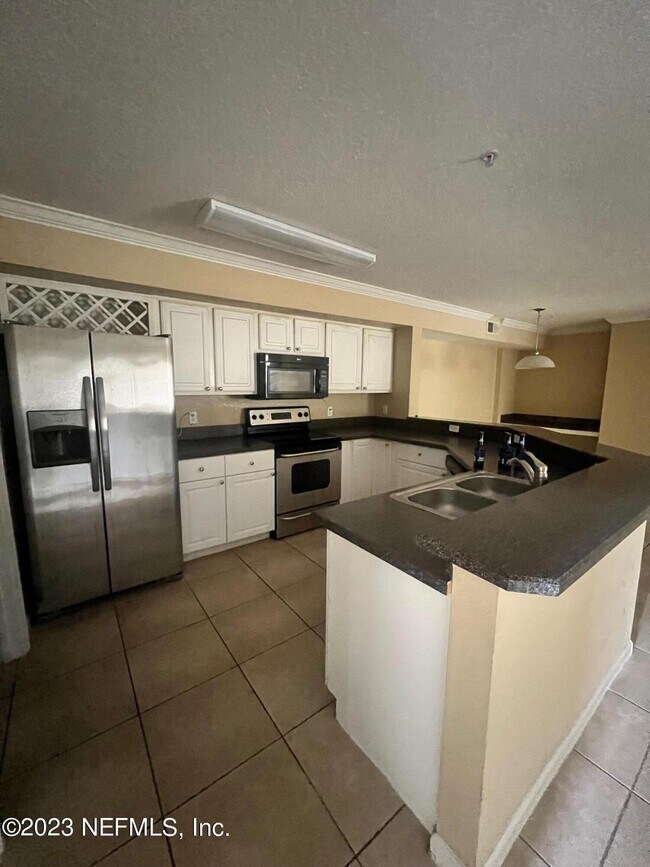 Building Photo - 805 Boardwalk Dr