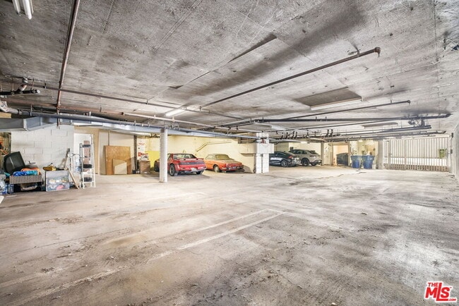 Building Photo - 801 N Martel Ave