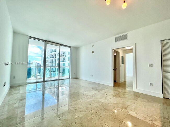 Building Photo - 950 Brickell Bay Dr