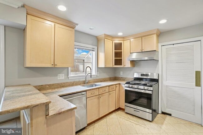 Building Photo - 4116 Majestic Ln