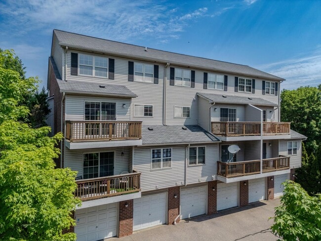 Building Photo - 17034 Farmington Rd
