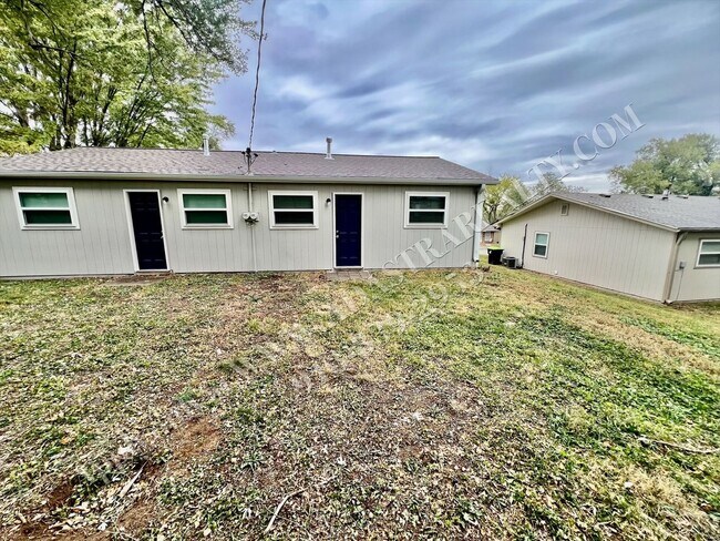 Building Photo - 6003 E 151 Terrace