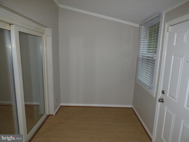 Building Photo - 1204 Westview Terrace
