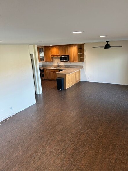 Building Photo - 26130 Narbonne Ave