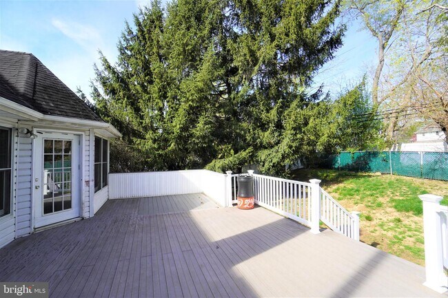 Building Photo - 104 Hidden Creek Dr