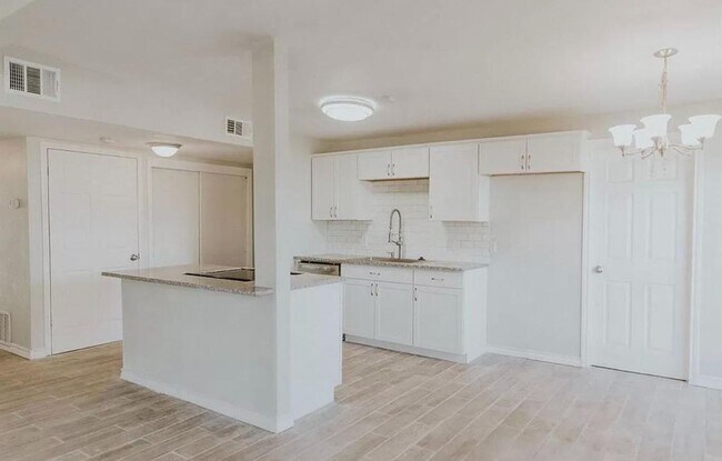 Building Photo - Charming 3/2/1 Home on a Quiet Cul-de-Sac