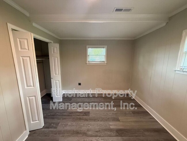 Building Photo - 216 Meade St