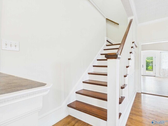 Building Photo - 501 Prospect Dr SE