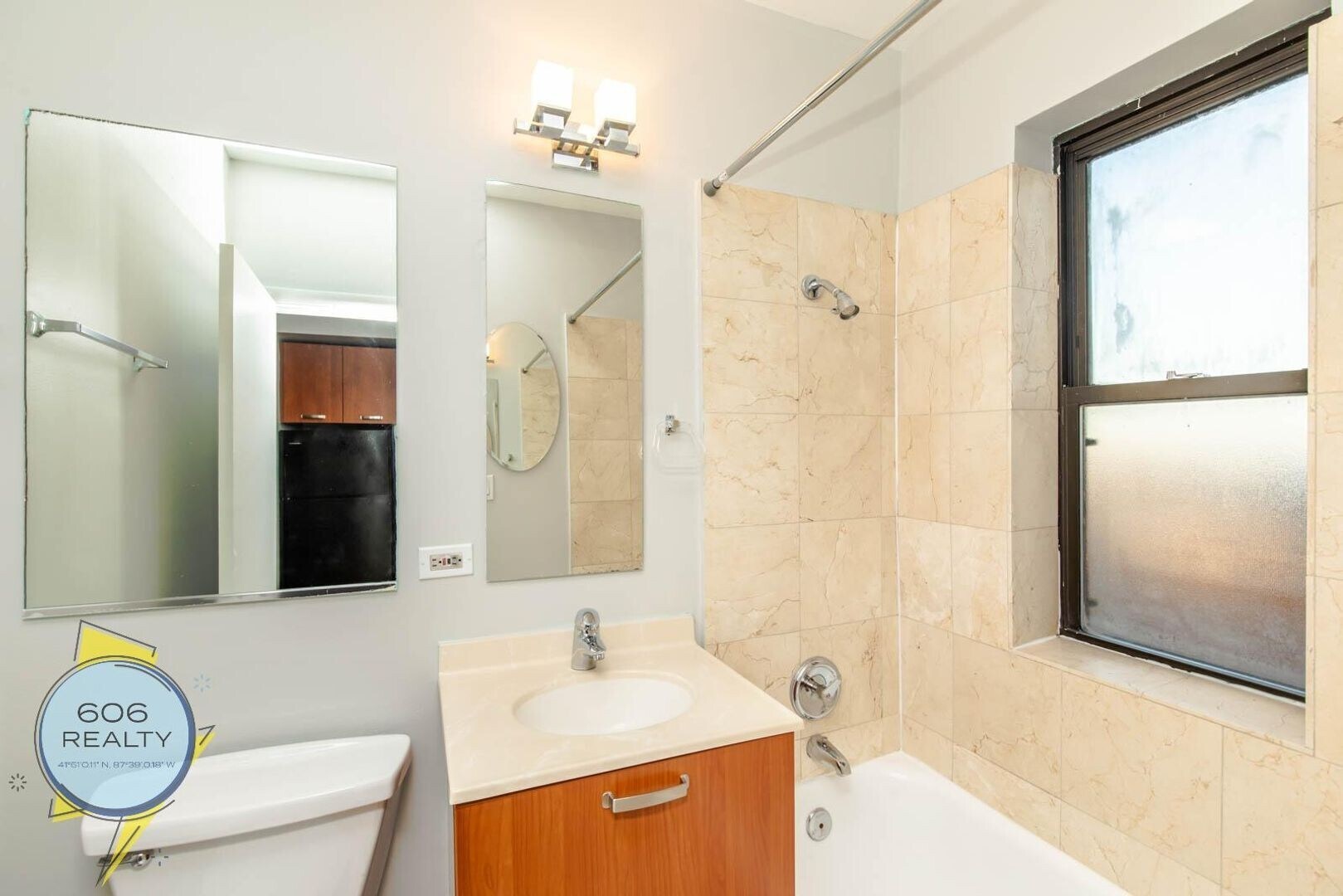 Building Photo - 734 W Bittersweet Pl